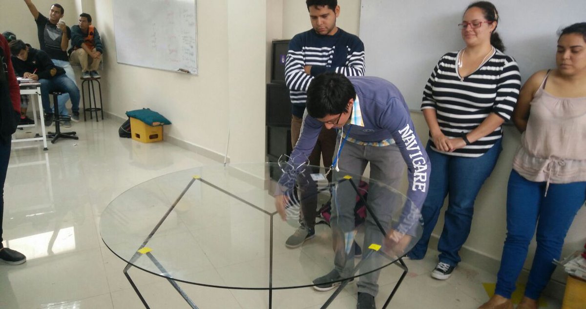 ugaclub's tweet photo. Los chicos nos demuestran como las #Matemáticas se aplican en todo lo que nos rodea #DiseñoFuncional https://t.co/E7ZIMryDcA