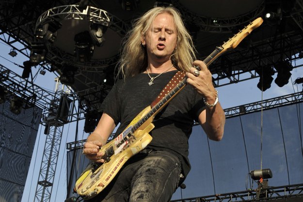 GavinWithTheUke's tweet photo. @musiciswin Jerry Cantrell of Alice in Chains. https://t.co/d3HLA3xBJP
