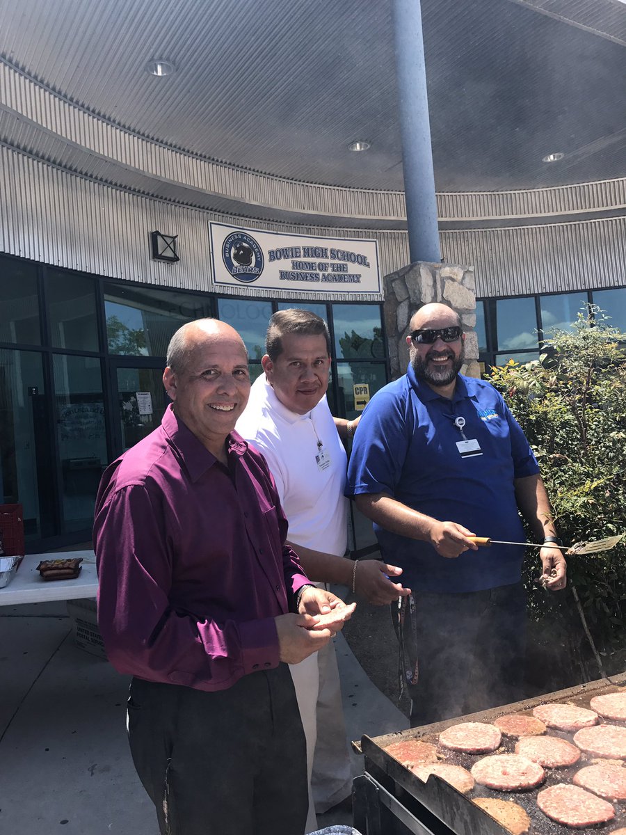 corina_favela's tweet photo. Successful Bear Camp done! #osonewtech @EPISD https://t.co/fLPjPQD6kP