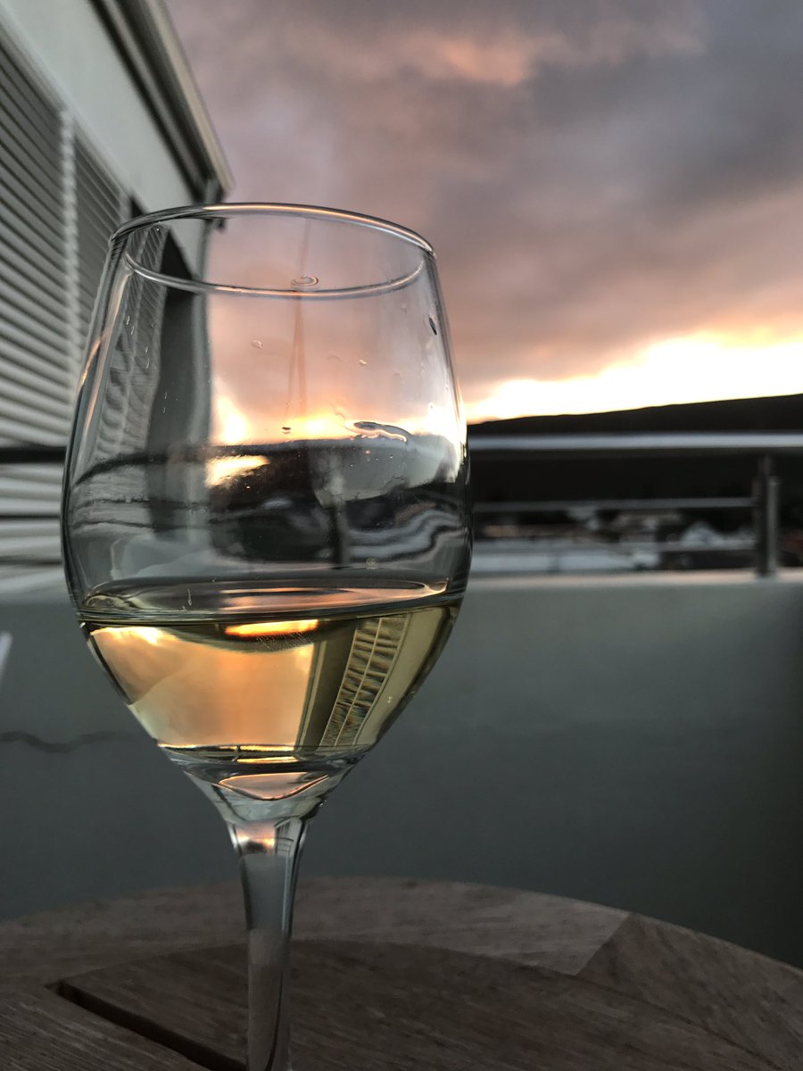 Edelweiss_Delp's tweet photo. #Sunset in #Hermanus with an ice cold @springfieldwine #LifeFromStone #SauvignonBlanc ;) https://t.co/tlN0rzyLnq