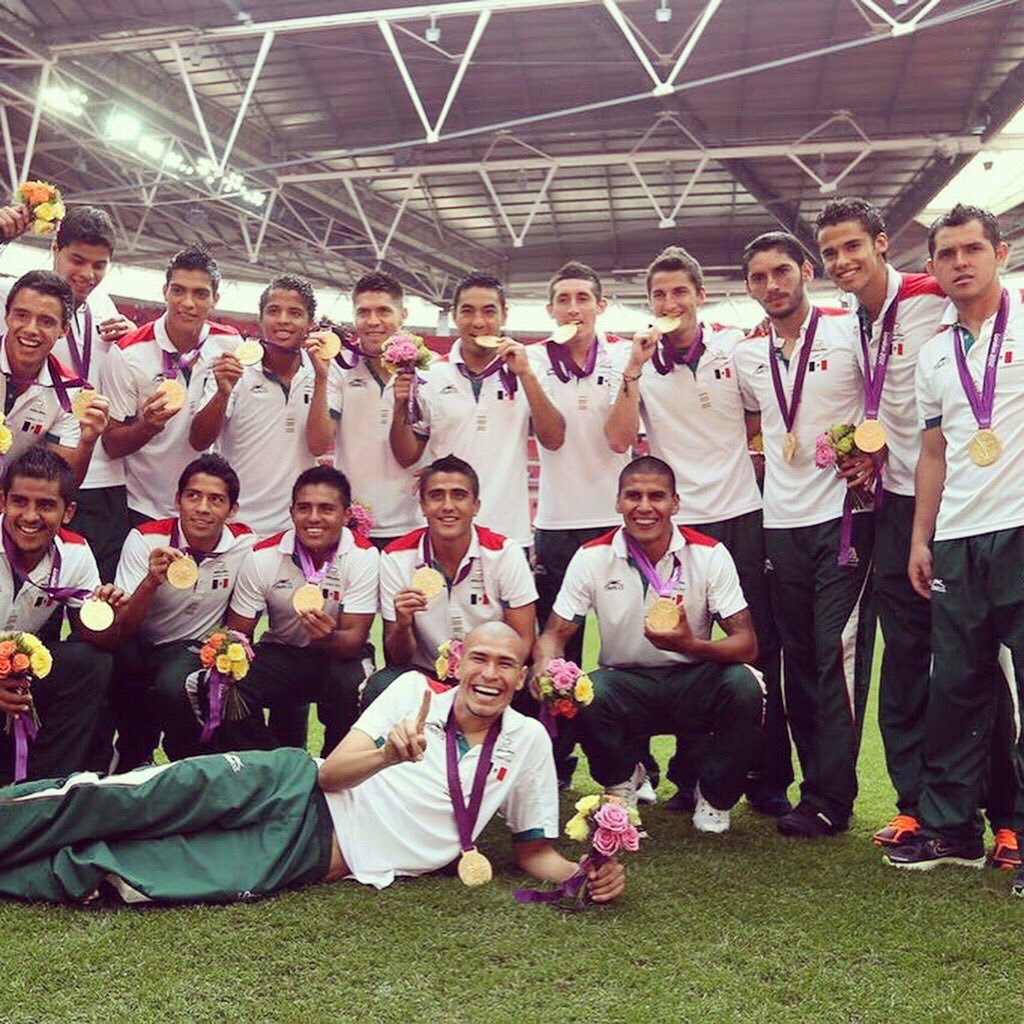 Isra_jimenez2's tweet photo. A 5 años de un día inolvidable      🇲🇽🏅🙏🏼 más que un equipo, una familia😁 https://t.co/xi7SGShbGp