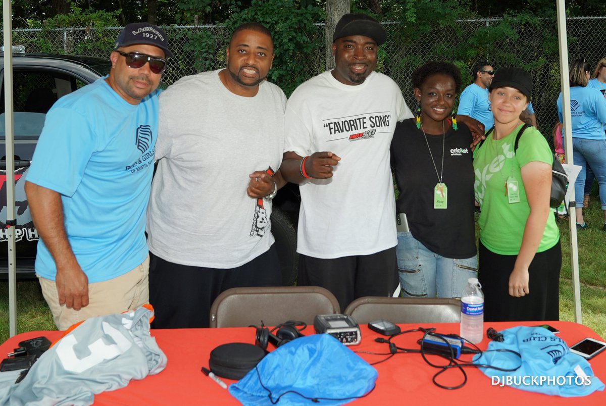 hot937's tweet photo. PICS: #HotInTheCommunity: @DJbiggmann & the HOT Crew came thru #Bristol today w/ Boys & Girls Club! (📷 by @djbuck1) https://t.co/XExStueVzw https://t.co/rL055RrtPE
