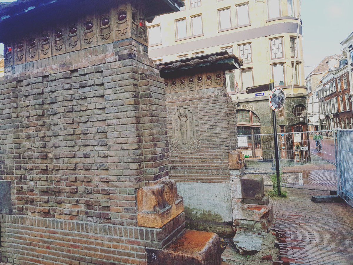 het_verleiden's tweet photo. Sta ik toch even vreemd te kijken wanneer ik van plan ben de gijselaarsbank te fotograferen. #isnietdaar #onderconstructie #oeps #fotofail https://t.co/eXPBk3ZVzR