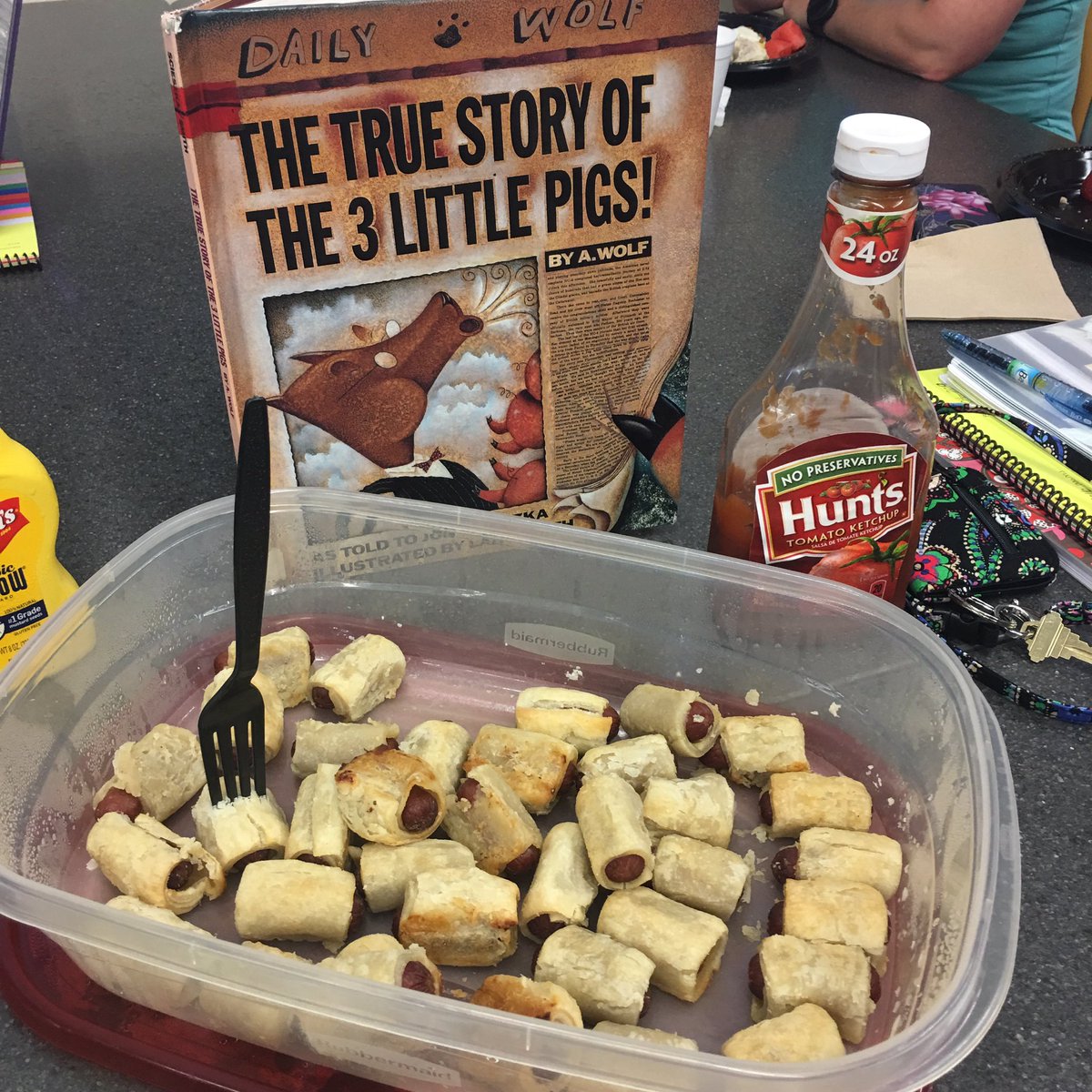schrader11041's tweet photo. Staff MTG kick off...What's our story? https://t.co/uX9IJvWRhu