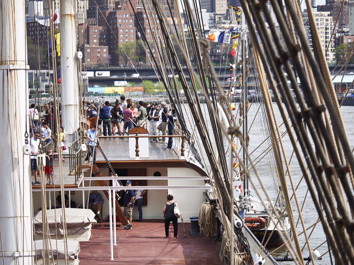 SeaportMuseum's tweet photo. #OnThisDay in 1970 our mighty 1885 ship Wavertree arrived at the South Street Seaport Museum. Celebrate Wavertree Day with a visit! https://t.co/dwlrmmU2jt