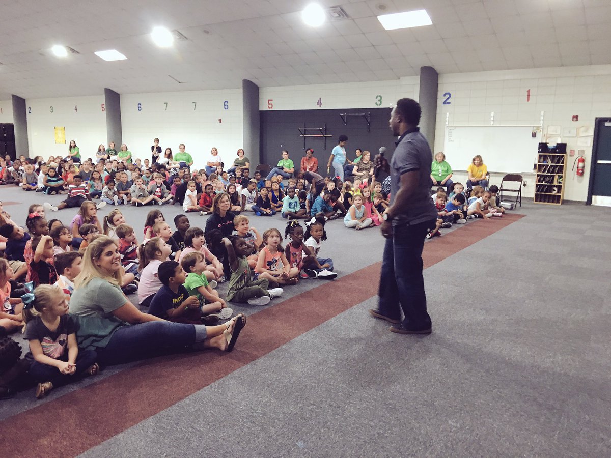 TrinaDill's tweet photo. What an exciting day at Memorial Drive Elementary! Students had the opportunity to listen to retired NFL player Adrian Peterson. @apgsu3 https://t.co/bmXQRBvsBt