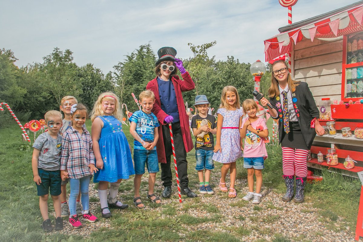NevendonManor's tweet photo. Wonka party at #Nevendon! Thanks @TracyMartin01 #FamilyEvent #Wonka https://t.co/RzcL9m59zc