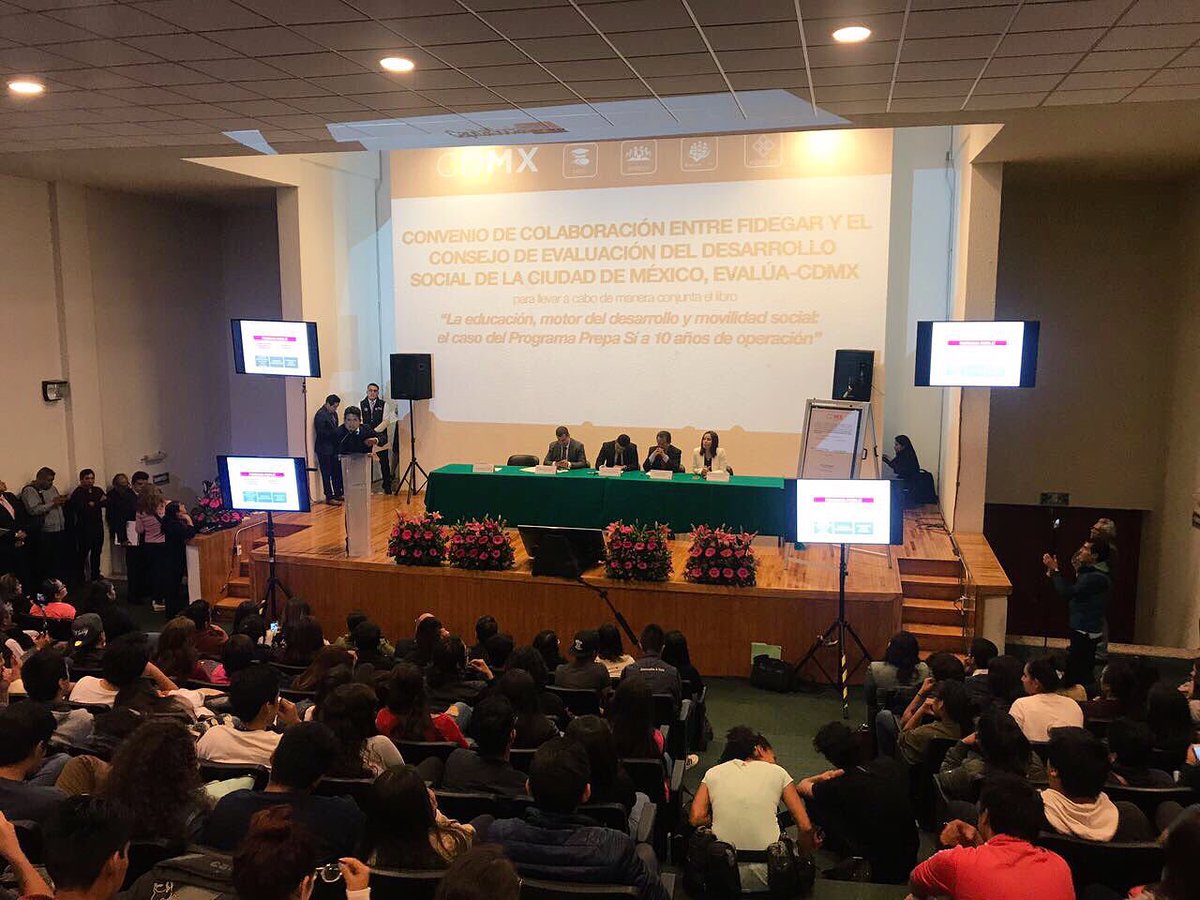aceron_CDMX's tweet photo. Agradezco a @FIDEGAR @MauricioAlone @amievajoserra @KarenQuirogaA a nombre @Evalua_CDMX permitirnos analizar resultados @P_Prepa_Si @ https://t.co/nUQH0DAhh1
