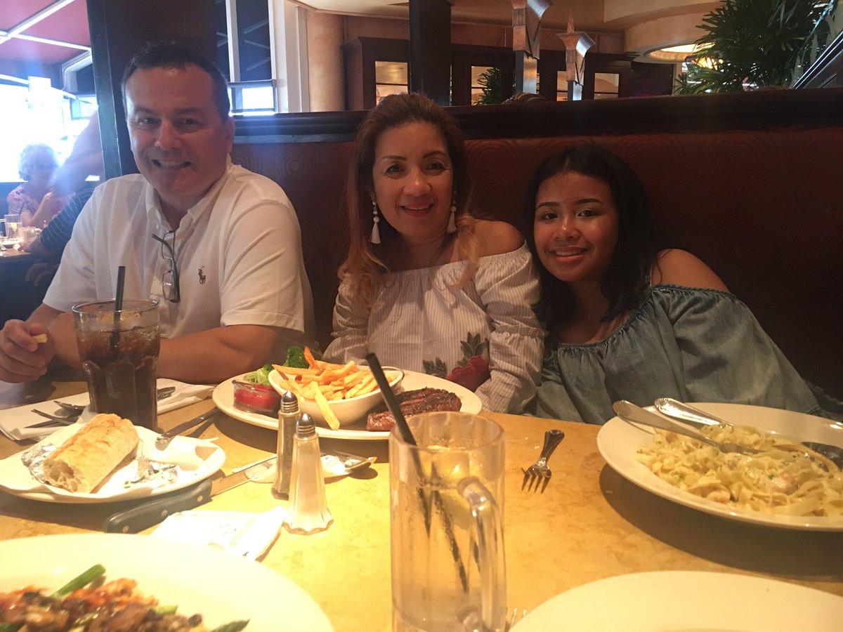 Ces_oreilly's tweet image. Yummy dinner @Cheesecake