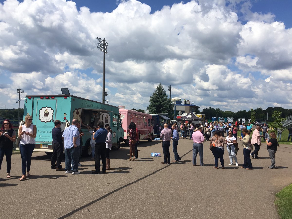 PattersonDental's tweet photo. Can Patterson #FoodTruckFriday be EVERY Friday, please?! Don't worry, we brushed afterwards. 😇 #FridayFeeling #EmployeeAppreciation https://t.co/cmYyKmJ119