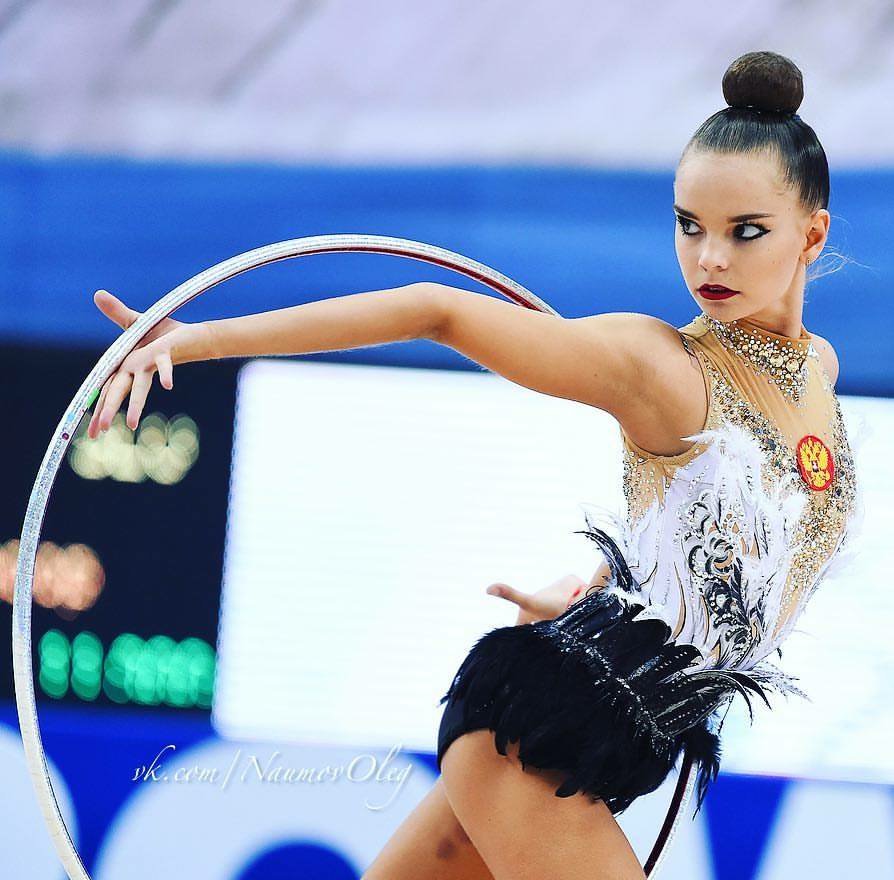 Rhythmic Gymnastics Auf Twitter Dina Averina Rus By Oleg Naumov At World Cup Kazan 2017 Wearing A Black And White Feathers Leotard Which Could Change Its Colours Https T Co Afqtxxgiub