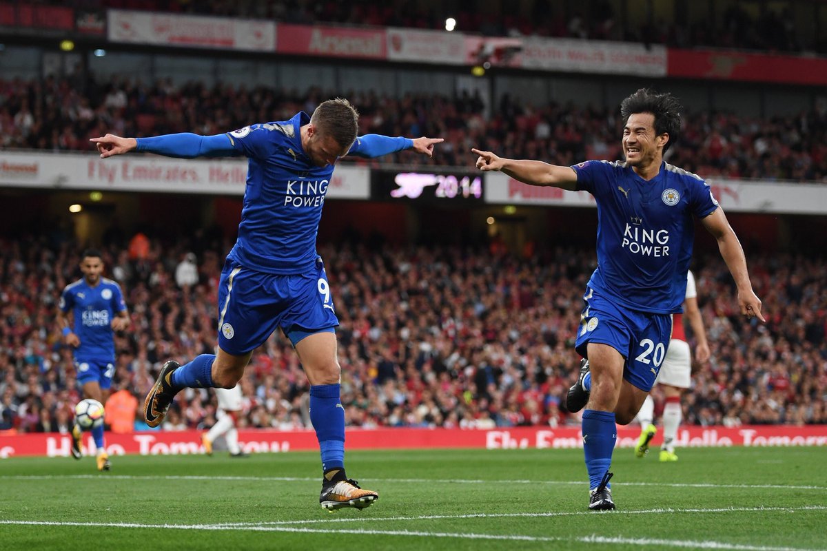 Footballtweet's tweet photo. THE PREMIER LEAGUE...

... BACK WITH A BANG! 🔴🔵⚽️ https://t.co/5DAVpKe7CU