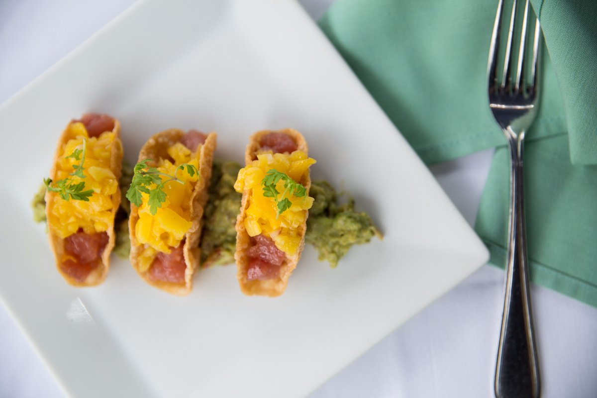 SH_SocialClub's tweet photo. Our tuna tacos topped with pomegranate mango pico de gallo are like tiny bites of heaven 🙏🌮 #socialclubsummer #dinner #southampton #tacos https://t.co/dUY4kEBOnb