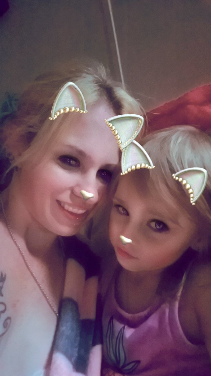 NikkiH2580's tweet photo. #twinsies 😍 This child IS my duplicate! (LITERALLY!!😒😧)
Ugghh... just wish she's stop growing tho.
#morningsillies #selfies #lovemygirl https://t.co/YzW1RSUQVK