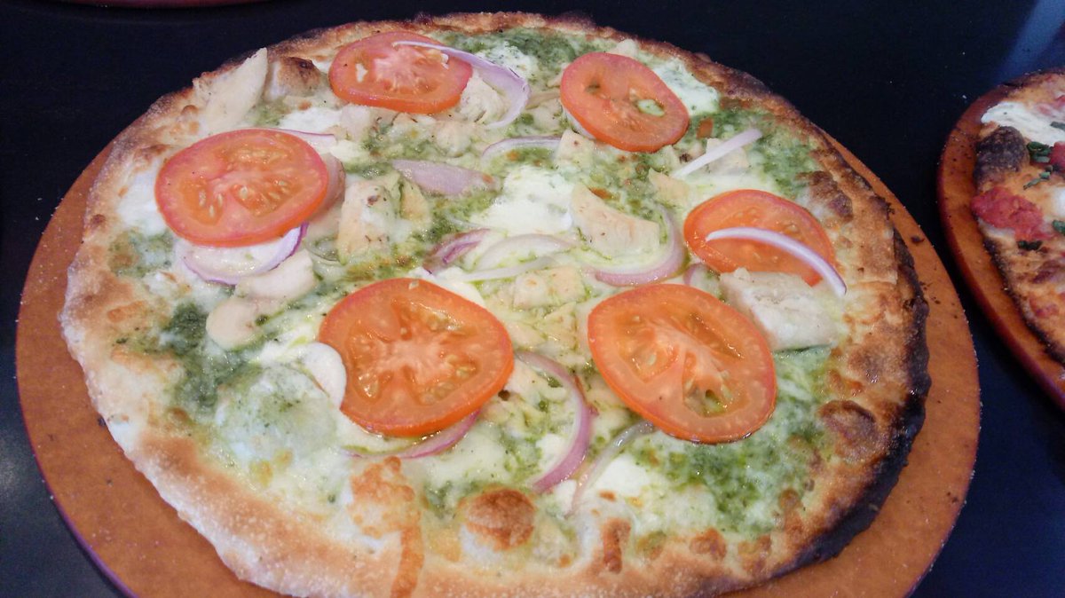 azcamera_review's tweet photo. Nisma's and my first video restaurant review https://t.co/IrDE5QTlH0 https://t.co/19GGgWNEdI