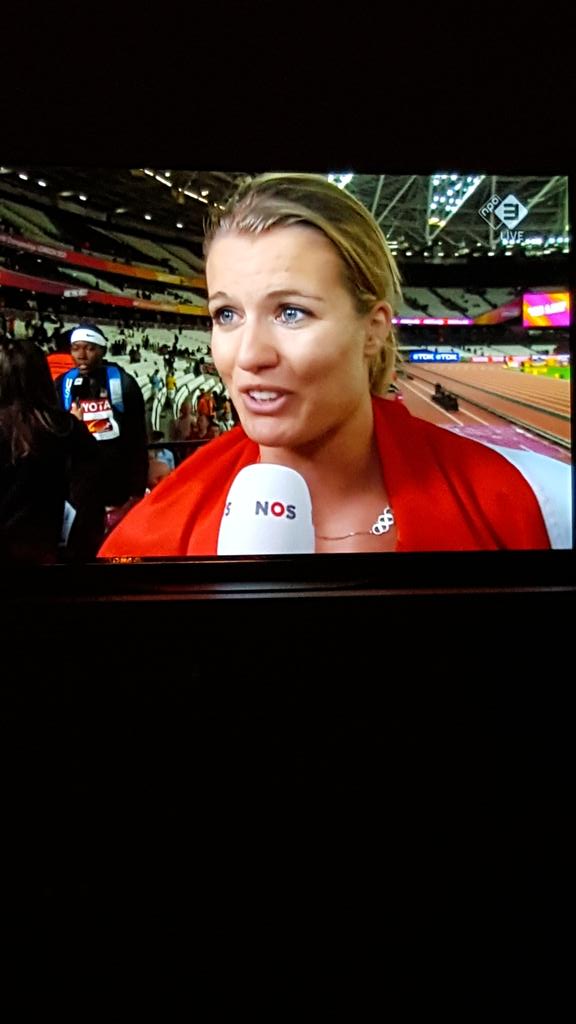 De topper op de 200 mrt wereld kampioen gefeliciteerd Dafne Schippers