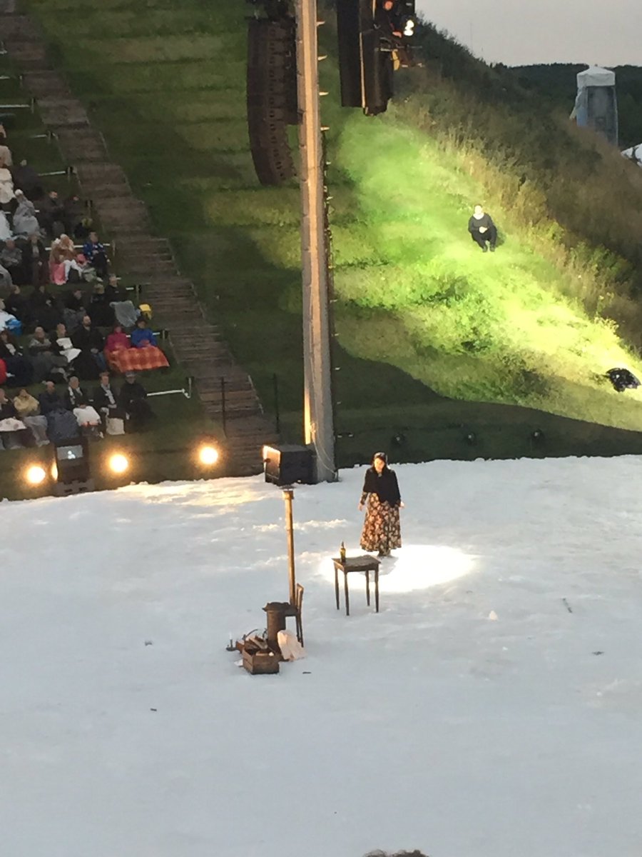 missmunter's tweet photo. Havde 10-årig datter med som #operajomfru i #operahedeland 💚 #alletidersroskilde #dkkultur https://t.co/bb6LbjzFyL