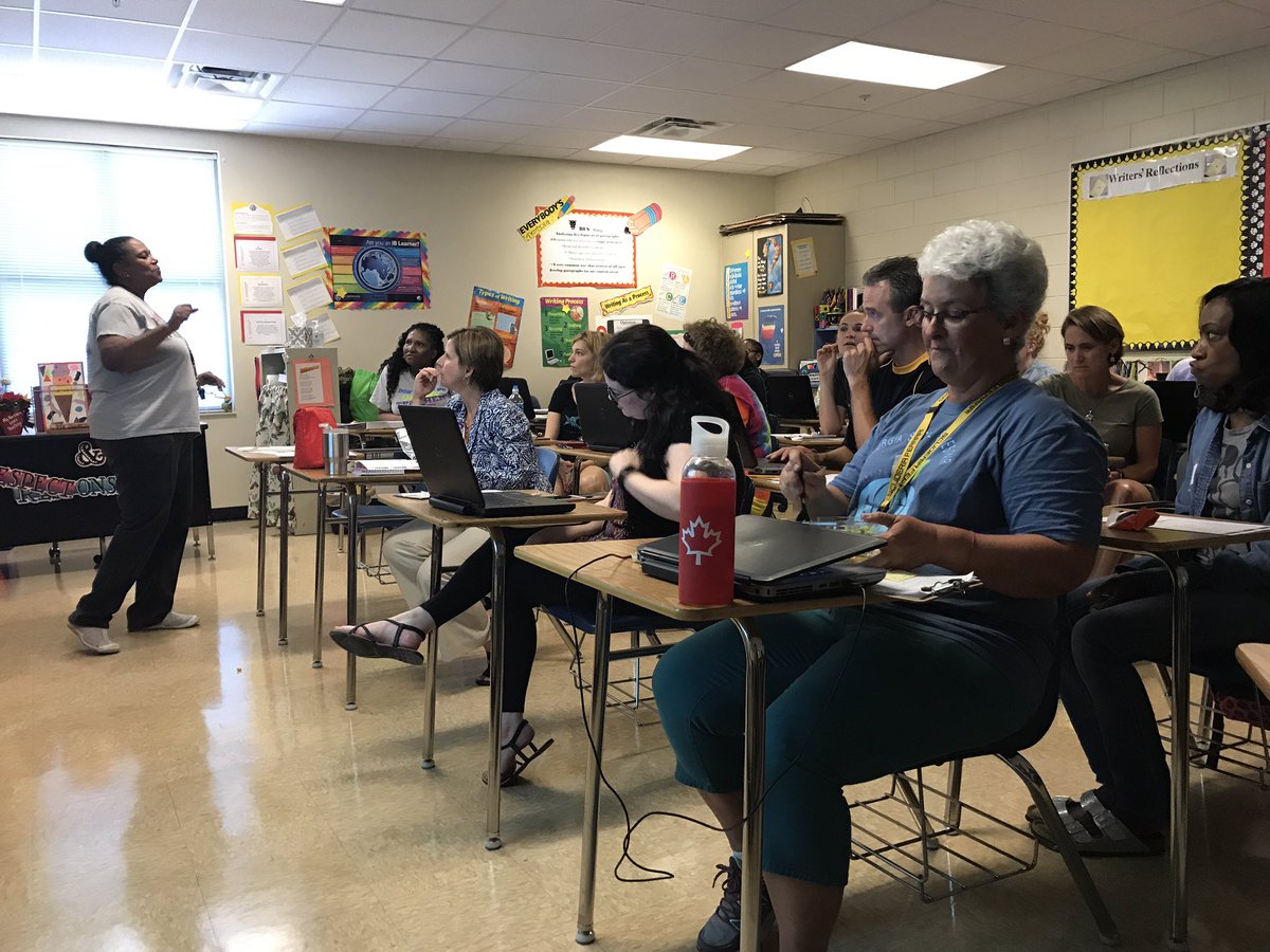 DrMillsAP's tweet photo. Great first week! Thanks @CLCRidgeview community for the warm welcome.❤️@opieblackwell https://t.co/9Yodt4P2aG