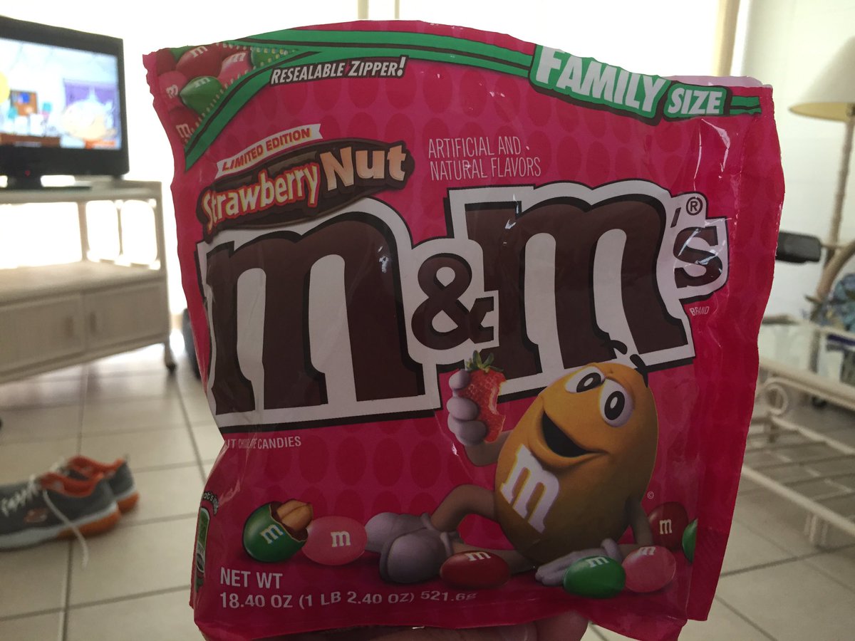 LusioCata's tweet photo. Gibt's das in Deutschland? #mundm #strawberry https://t.co/Yc55JUSHpA