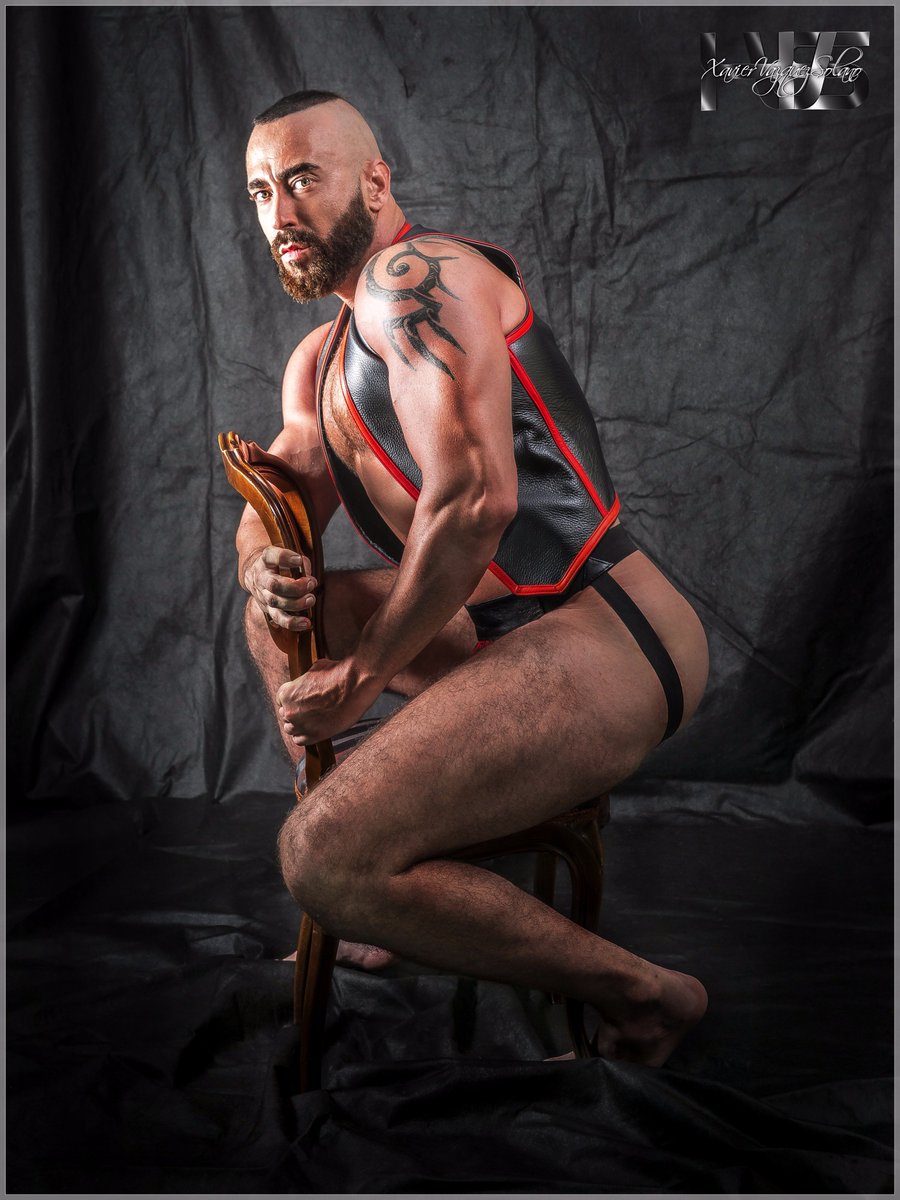 xavixvs's tweet photo. How to introduce part of my next exhibiton on my stand into @enclavegay with @MontalbanCAMILA ,@FedericoAsswel ,@mrsonsilva ,#rubencortes 💞💞 https://t.co/TS2gzTl9kp