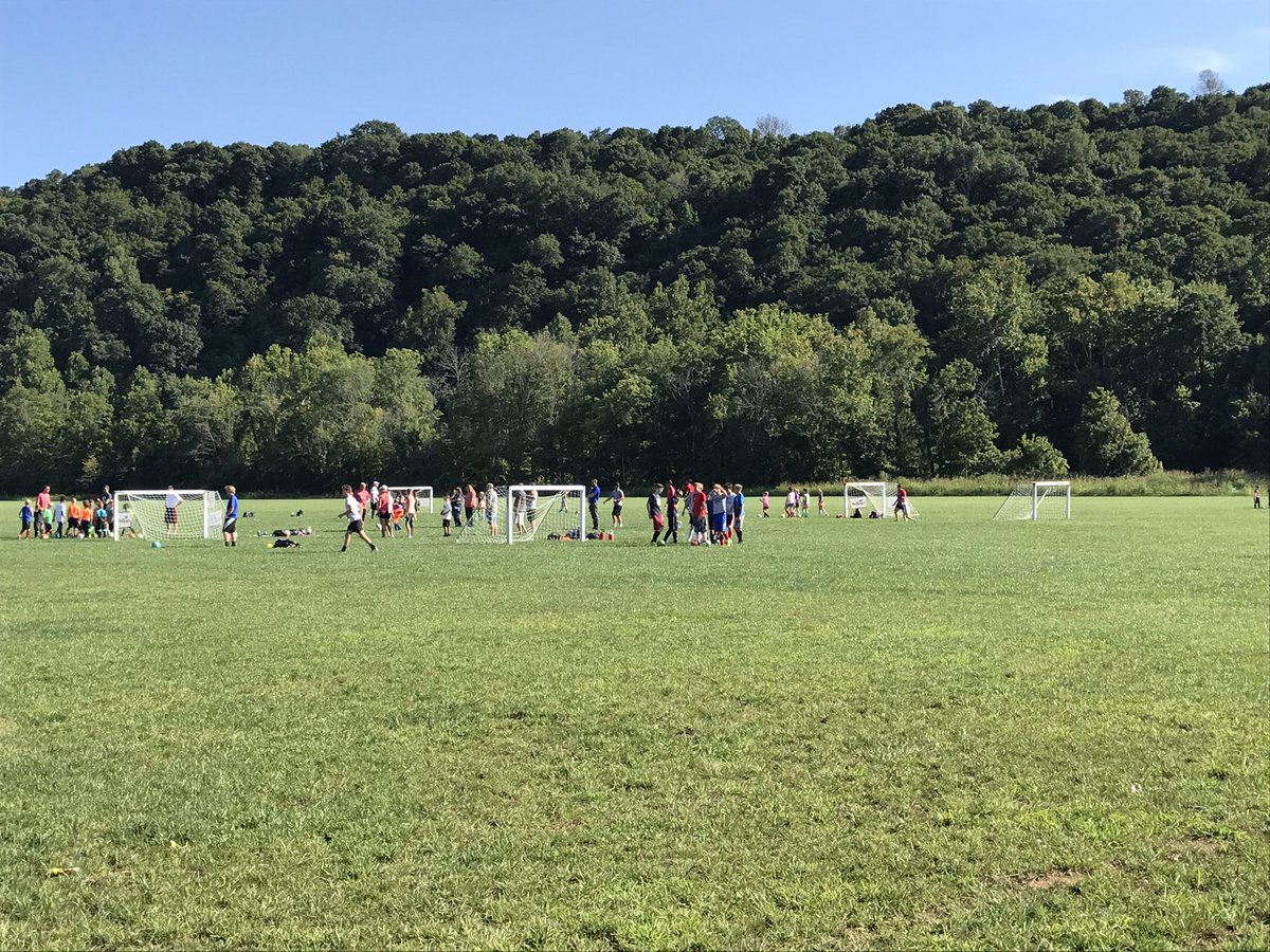 Marathon_newbie's tweet photo. Nothing better than the first night of all club practice!!⚽️ #FCFC #meulensteenmethod #technicaltraining https://t.co/TkUWPhGU9q