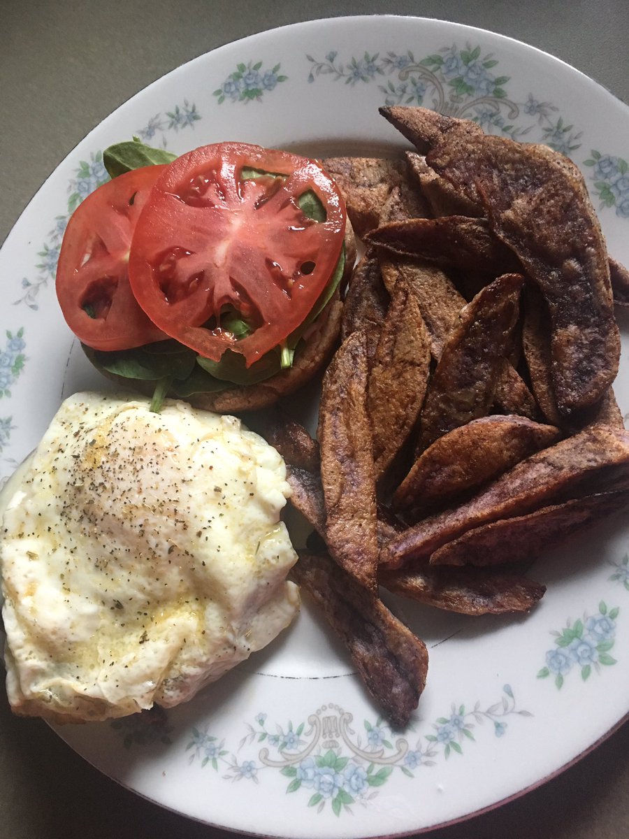 getjazzywhitit's tweet photo. Made a veggie burger with spinach, tomato and a fried egg for dinner tonight along with πpurpleπ baked potato fries thanks to #Farm2FX π https://t.co/Sge22y20cQ