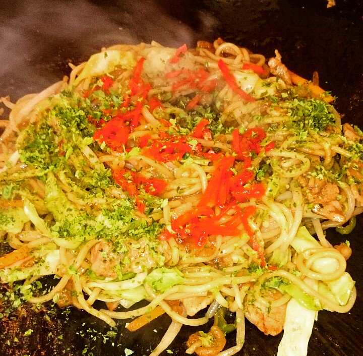 June70731903's tweet photo. #焼きそば
#お好み焼き嵯峨野
#亀有
#ランチ
#ソース味の物が無性にいただきたくて
#娘と
#美味しゅうございました
😋🍴💕☀😄🍺 https://t.co/dz5X19rkdD