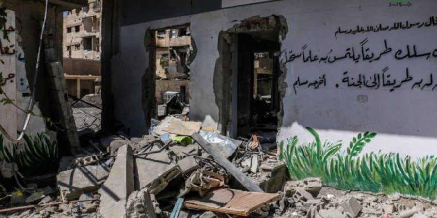 SyrCoalition's tweet photo. #Assad Jets Bomb an Orphanage in Eastern #Damascus as Rights Group Accuse Assad of #WarCrimes
https://t.co/DkGJfrGpVz
#Syria #AssadCrimes https://t.co/D8yQUtH86R