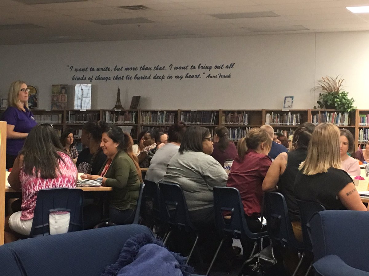 EDE4CCSD's tweet photo. @EDE4CCSD providing #professionaldevelopment on #RelationalMindset @ClarkCountySch Findlay MS https://t.co/s1rRkKdUyD