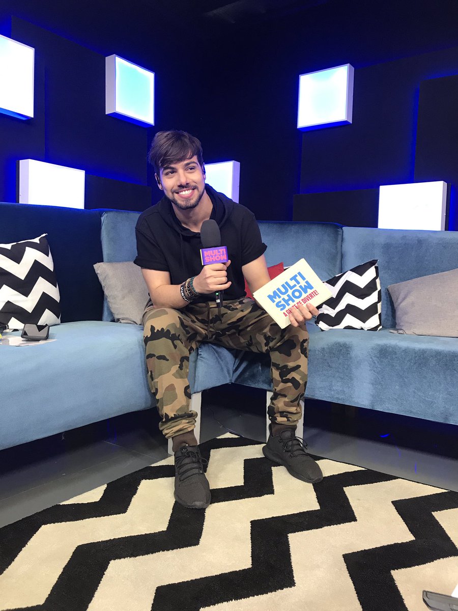 t3ddyyyyy's tweet photo. APRESENTADOR LUCAS SOUZA. https://t.co/IUPilD1sY9