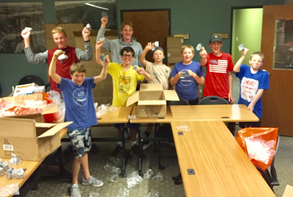 WE <3 VOLUNTEERS! Boy Scout Troop 187 - Unwrap cowbells and stuffs goodie bags for our @CoClassicPro volunteers! Thank you! <a href="/GoBreck/">Breckenridge, Colorado</a>
