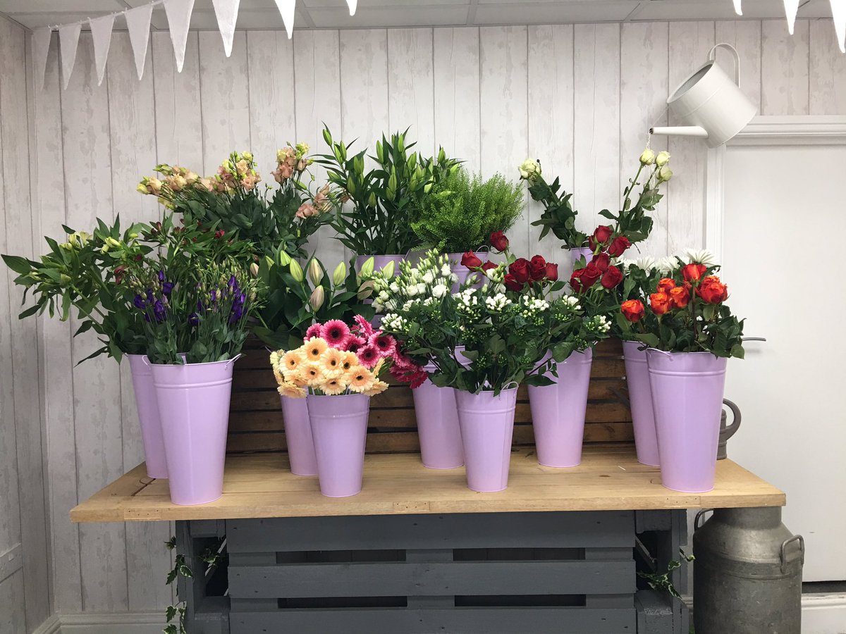 Fresh blooms #lovebloomsflorist YUM!🌸💗