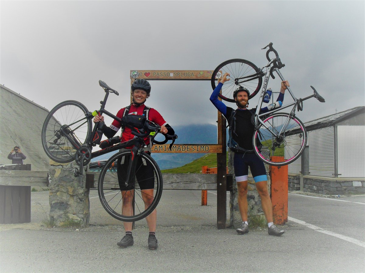 RobinDeRouck's tweet photo. Conquering the Alps, in the mist, at 2117 m altitude, freezing our asses off. #lamiamadesimo #vallespluga #viaspluga #ecstatic https://t.co/3bRngHxL2F