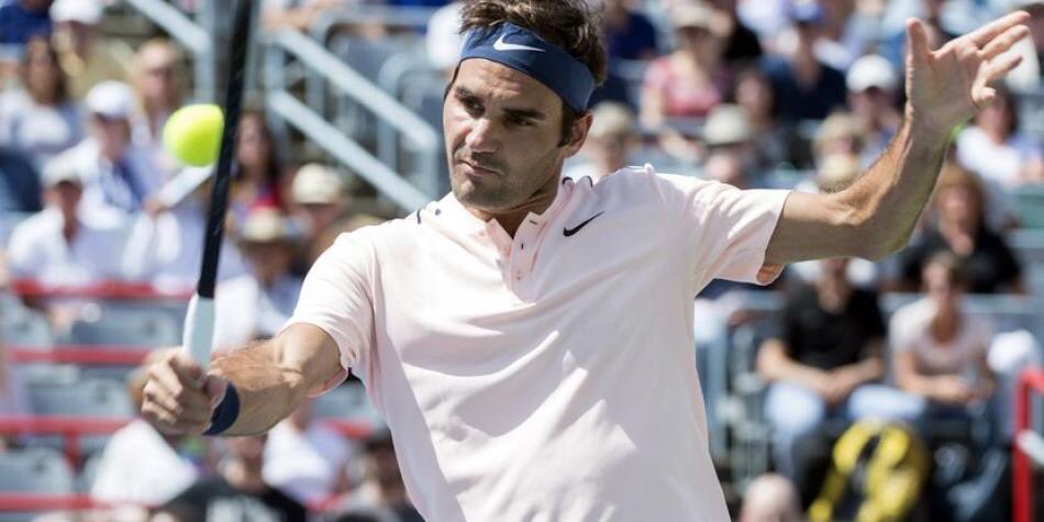 DarioPuppo's tweet photo. #Coldplay great in Montreal but Roger Federer in first concert at 36 #stilltoogood @CoupeRogers and #thinkpink to world n. 1 #RogersCup2017 https://t.co/qxy9OWo54d