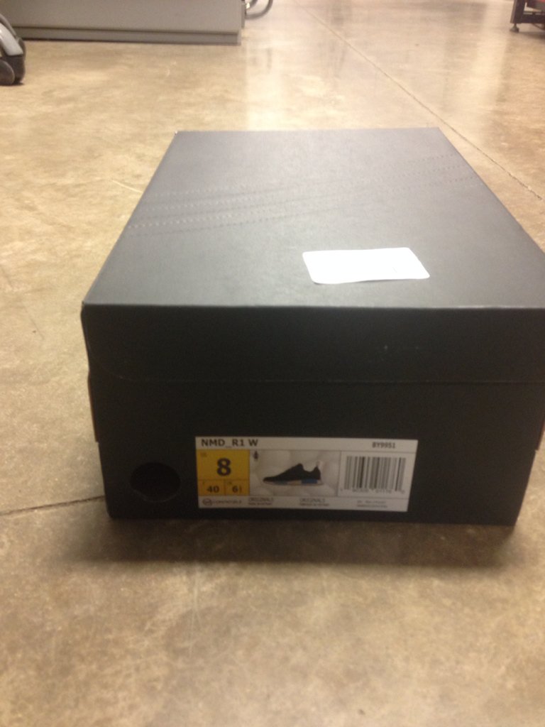 brian_lutter8's tweet photo. Worn once to try on, but not what I'm looking for. Hmu with offers. /////size 8 https://t.co/g0xW6khP1j