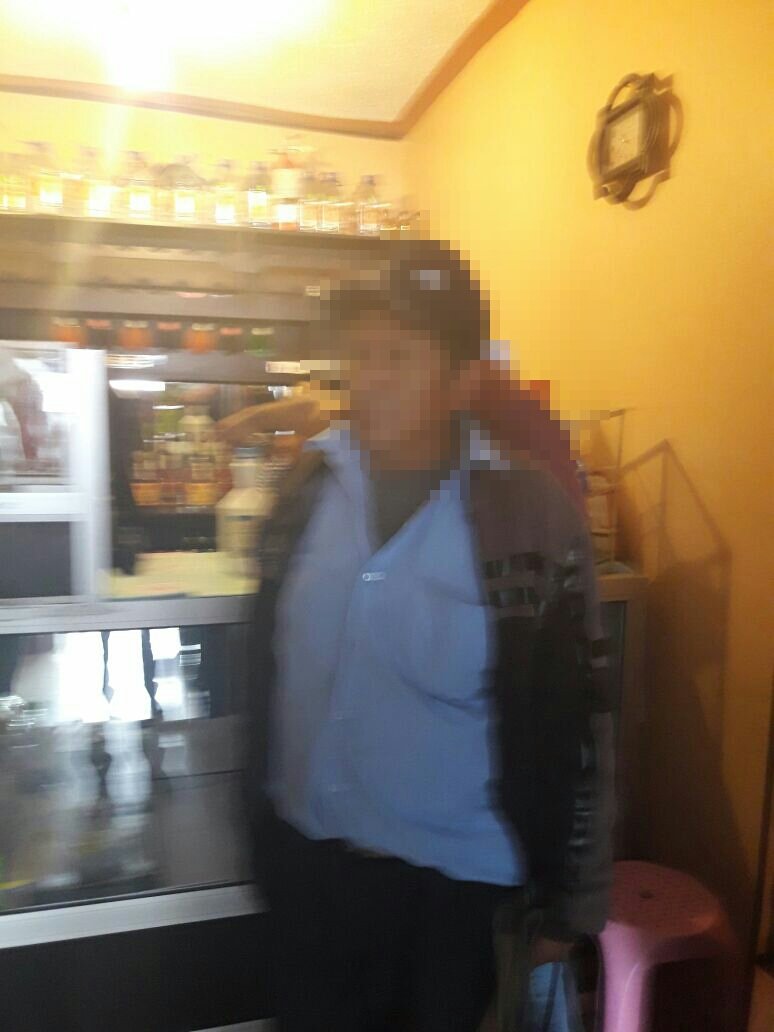ElVoceroAzuay's tweet photo. #ComisaríaGualaceo clausura local por venta de licor artesanal, a media cuadra del Parque central de #Gualaceo.@PaulArevaloPiki https://t.co/hSTqYVDUTT