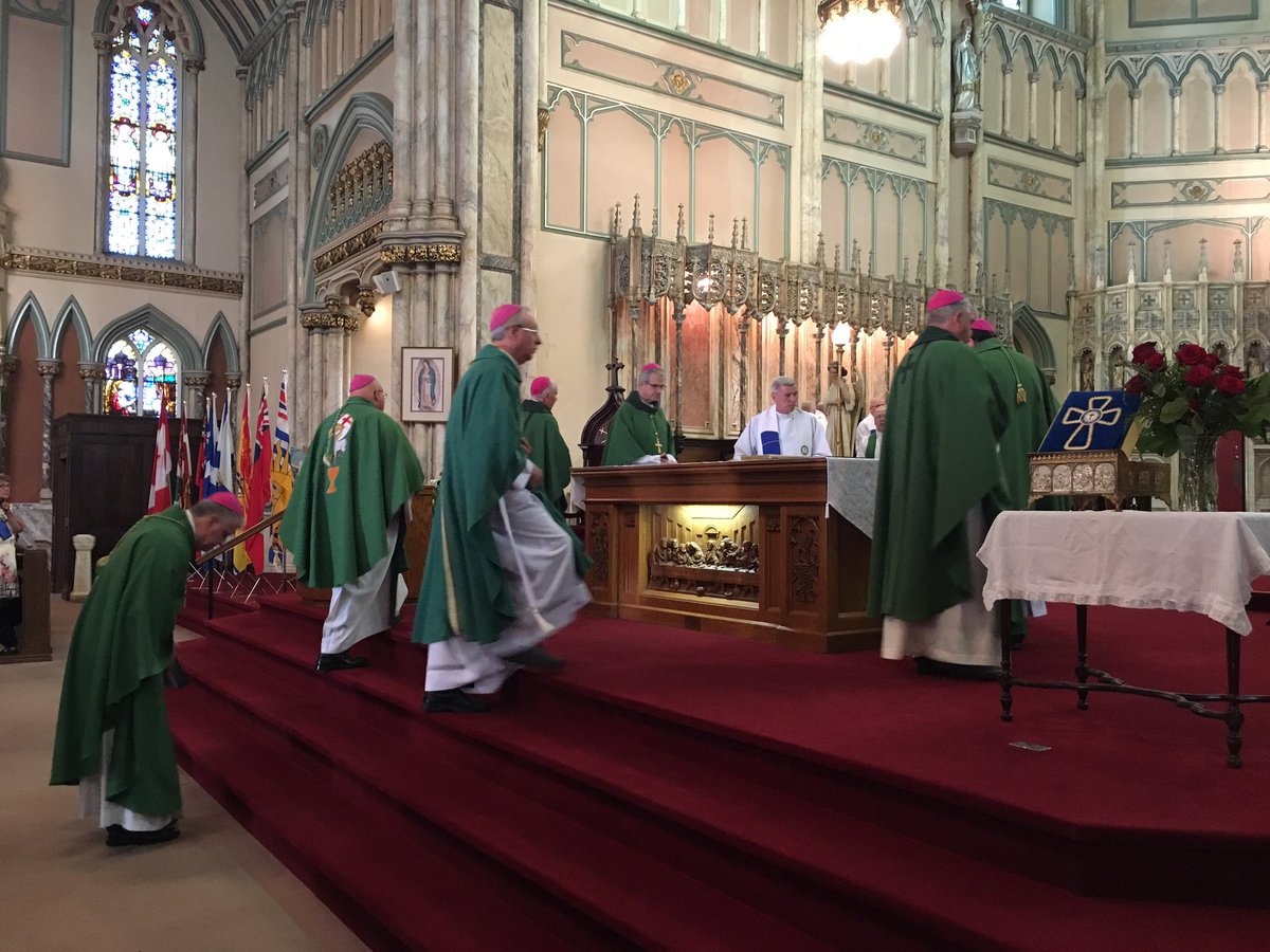 saltandlighttv's tweet photo. Closing Mass for 97th @CWLNational Convention #Charlottetown #cwl2017 #InspiredByTheSpirit https://t.co/k09epgqUXx