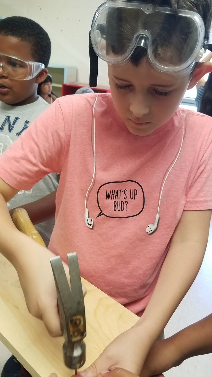 CDL_RI's tweet photo. Students learn how to hammer, measure, and level today! #CDLRI #Steamm #summerlearning https://t.co/Hg88xRGnKG