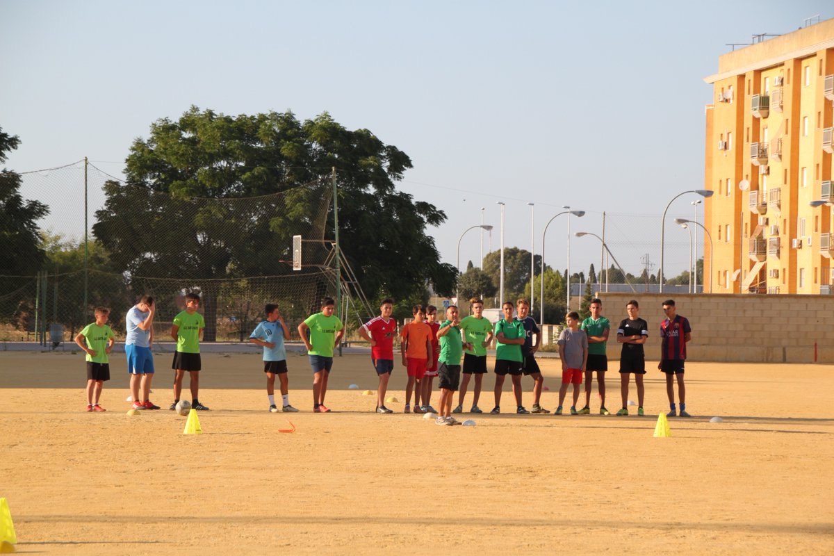 ADSantaMarta's tweet photo. Imágenes de la tercera sesión del cadete. Los chicos de @fali_millan sudaron de lo lindo esta tarde en las instalaciones del Seminario. https://t.co/NhN31ZCjG6