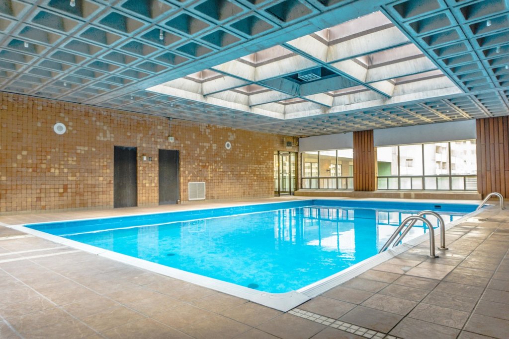 lechatelmtl's tweet photo. What's better than taking a dip in our pool to celebrate the midpoint of the week? #lechatelmtl
.
Qu'est-ce qu'il y a de mieux que de se ba… https://t.co/kywkm37oNT