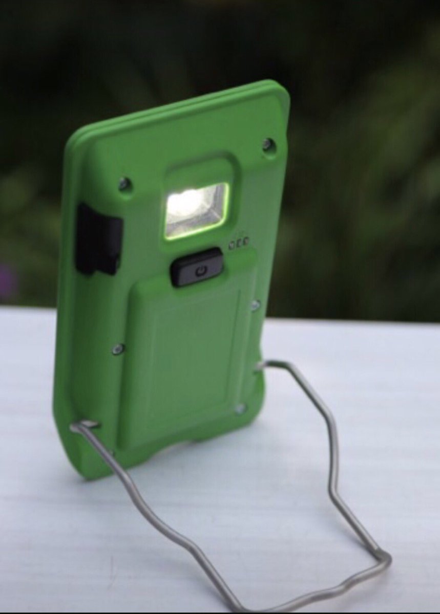 CDicksonCharles's tweet photo. Green sun light: mooi Solar lamp met mobile charger https://t.co/AGooSWQM9N