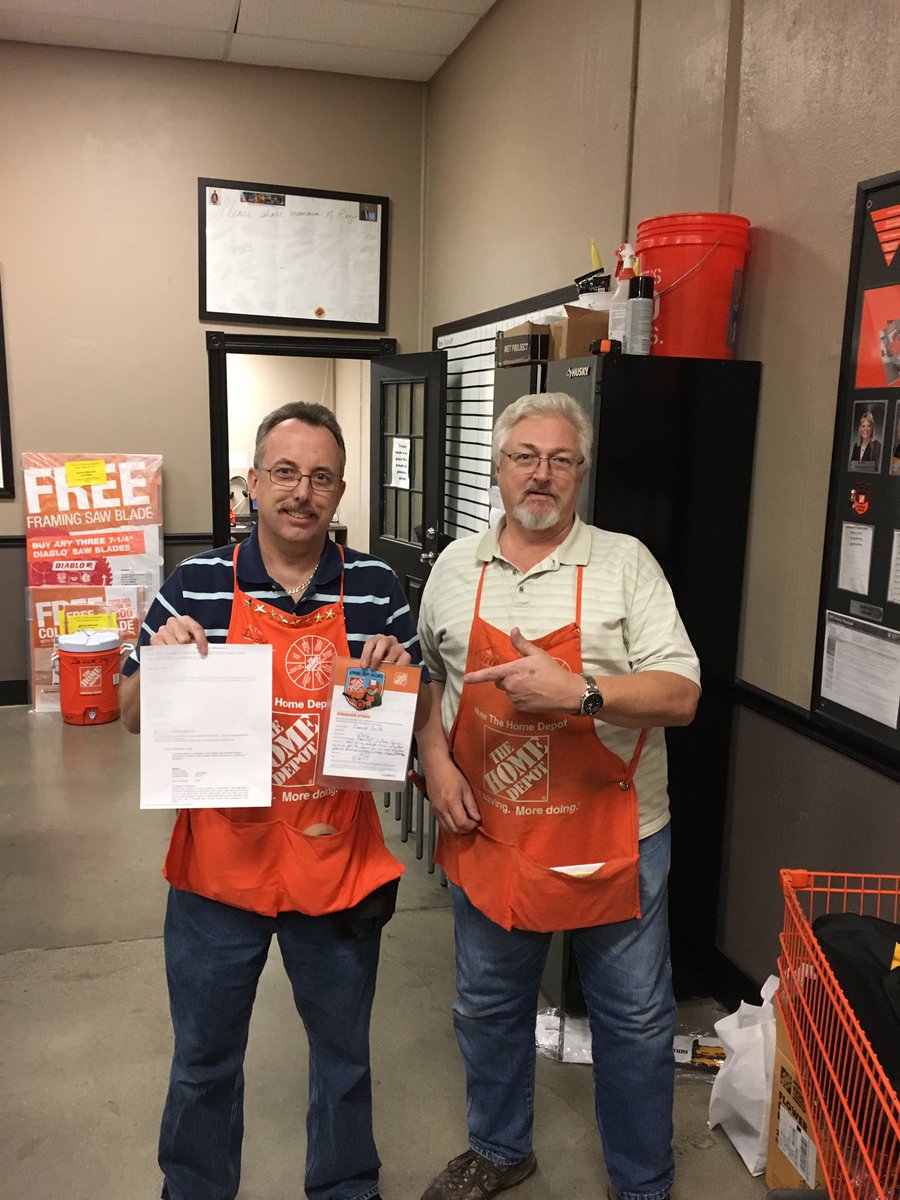 Rsf8RJ's tweet photo. # 2306 Plumbing associate Darold being recognized for his excellent customer service in a praise letter from a customer. Great Job ! https://t.co/bJu487fJTt