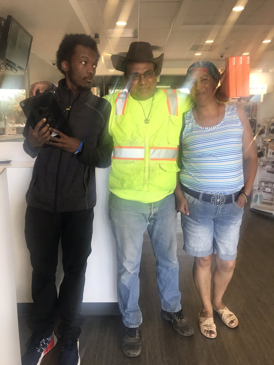 hello_minerva's tweet photo. Bye bye bye Verizon, heLLo #sprint98 Will (RC) with his #amigos saving π±π΅ @SoCal_Pinnacle @TLE619 @AbrahamBolanos1 https://t.co/sqLJyIk4Y2
