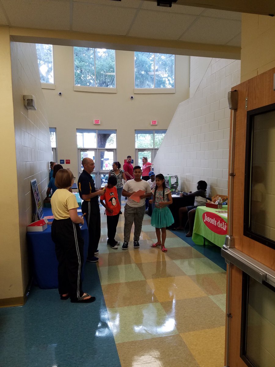 ApopkaMS_OCPS's tweet photo. Apopka Middle loves our Partners in Education! #OCPSPIE https://t.co/xIWogfB3Bw