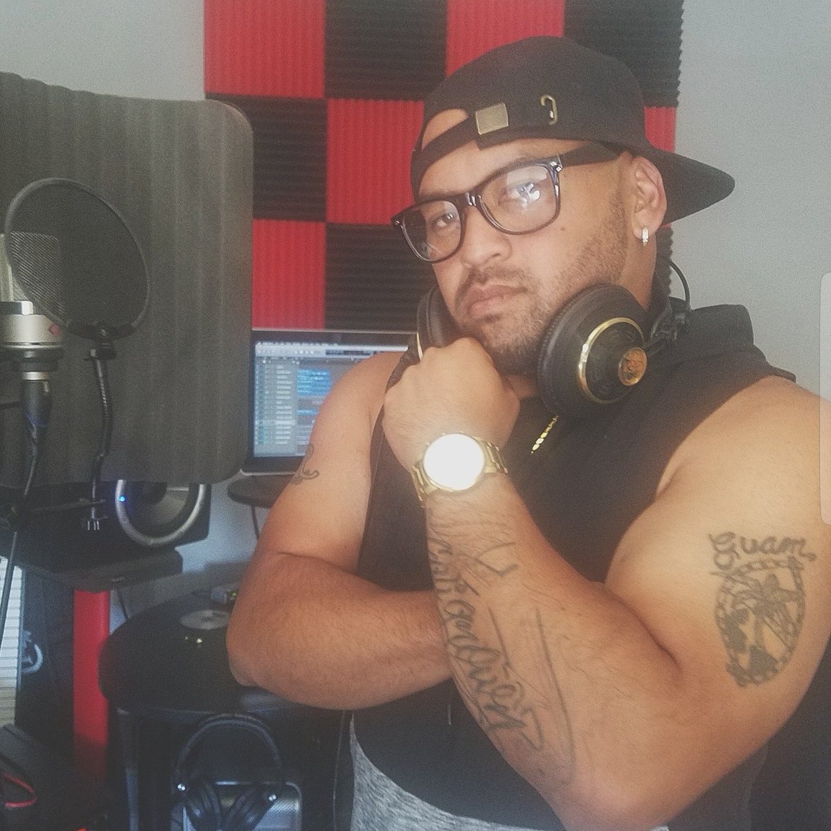 swaremusic's tweet photo. Had to take time from recording to pray for my people, my family &amp; friends 🙏🇬🇺 #PrayForGuam #Guam #Chamorro #Chamoru #welcometothesware https://t.co/ih0Jmgsh0s