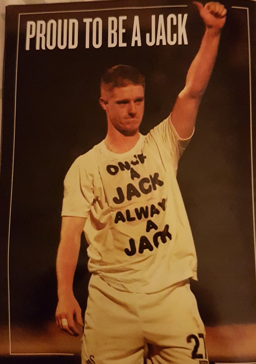 chrissoalarch8's tweet photo. Great tribute by #AlanTate to Brian Flynn, Brendan and Roberto.
Tonight was the real Swansea City โซโช #Legends #OnceAJackAlwaysAJack https://t.co/IPYWzuebIQ