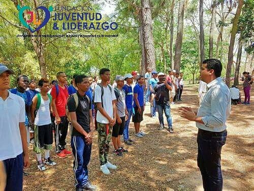 FJuventudyLider's tweet photo. Fomentar el liderazgo en la juventud construye los cimientos del bienestar del mañana en manos de quienes serán los próximos representantes. https://t.co/WD0xz1OoWm