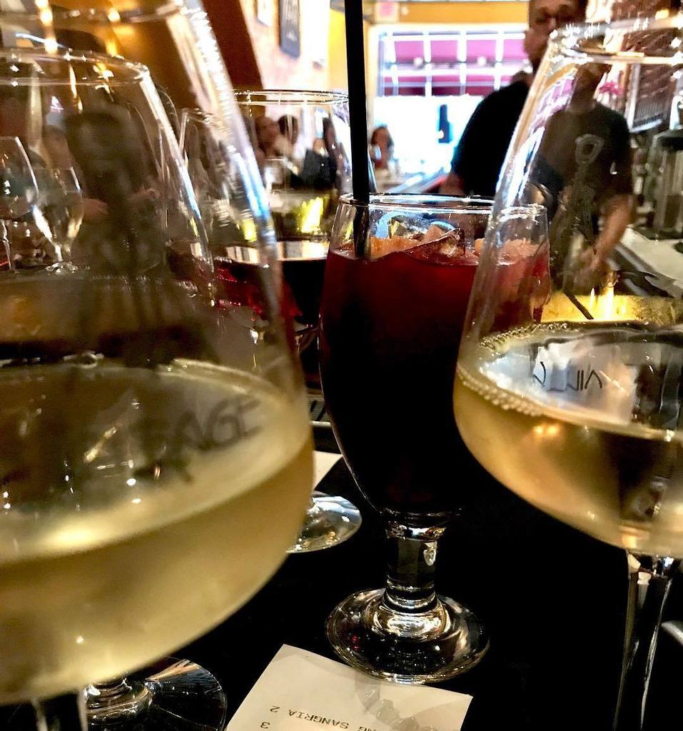 VintageWineBar1's tweet photo. SIPS SIPS SIPS!! #ccsips #sips #sips17 #visitphilly #vintagesyndicate #winebar #wine #sangria https://t.co/UZNsUjv61l https://t.co/8uTX2b2G1W