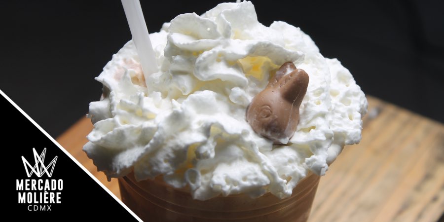 #MeFaltaPocoPara disfrutar de una malteada de conejito de chocolate de <a href="/ElBuenDelPuerco/">El Buen del Puerco</a> en #MercadoMolière