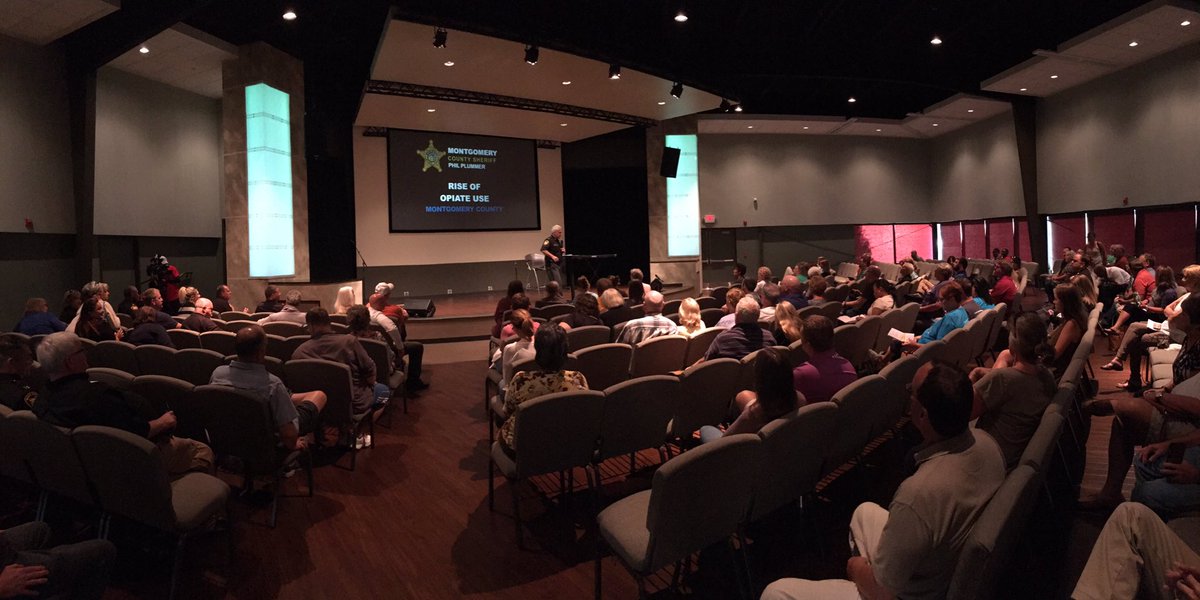 JudgeBlaine's tweet photo. Rise Up Against Heroin Town Hall.
100+ at CLC to hear this presentation.
#FairOpenPrepared🏛 https://t.co/lAcluTXkuY